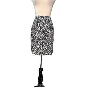 Banana Republic black cream pleated mini skirt size 4